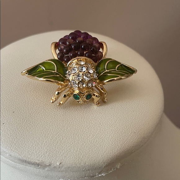 Joan Rivers vintage bumble bee Grape Brooch - Picture 4 of 4